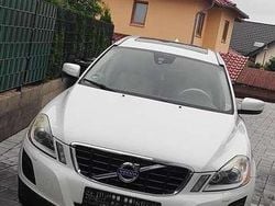 Weiß Gebraucht 2012 Volvo XC60 R-Design SUV | 10.000 € (Etwas zu teuer)