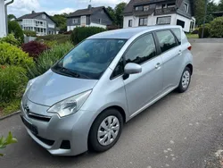 Silber Gebraucht 2012 Toyota Verso-S Multidrive S Van / Kleinbus | 7.250 € (Guter Preis)