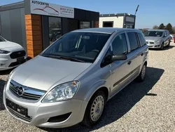 Silber Gebraucht 2009 Opel Zafira Selection Van / Kleinbus | 3.990 € (Fairer Preis)