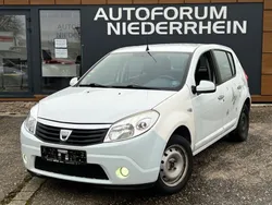 Weiß Gebraucht 2009 Dacia Sandero Lauréate Kleinwagen | 950 € (Fairer Preis)
