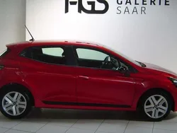Feuerrot (rot) Gebraucht 2024 Renault Clio V Evolution Limousine | 17.999 € (Fairer Preis)