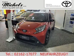 Rot Neu 2024 Toyota Aygo Team Kleinwagen | 17.880 €