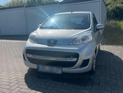 Silber Gebraucht 2010 Peugeot 107 Kleinwagen | 2.300 € (Fairer Preis)