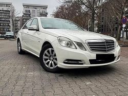 Weiß Gebraucht 2011 Mercedes E200 Limousine | 5.150 € (Fairer Preis)