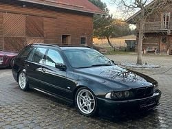 Schwarz Gebraucht 2002 BMW 540 Basis Kombi | 9.000 € (Fairer Preis)