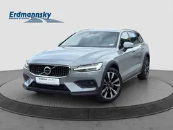 Vapour grey (grau) Gebraucht 2024 Volvo V60 CC Plus Kombi | 40.960 € (Guter Preis)