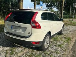 Weiß Gebraucht 2009 Volvo XC60 Summum SUV | 9.700 € (Fairer Preis)