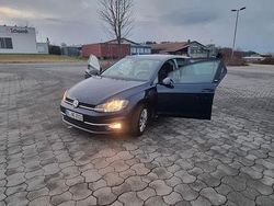 Blau Gebraucht 2018 VW Golf Sound Limousine | 9.500 € (Fairer Preis)