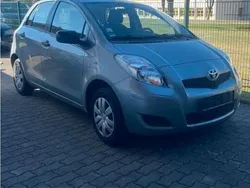 Silber Gebraucht 2009 Toyota Yaris Kleinwagen | 2.800 €