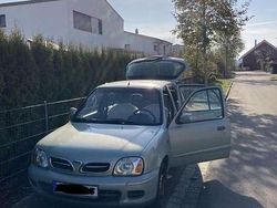 Grün Gebraucht 2002 Nissan Micra Limousine | 1.000 € (Fairer Preis)
