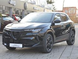 Schwarz Neu 2025 Alfa Romeo Junior SUV | 33.500 € (Teuer)