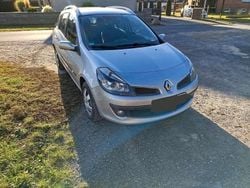 Silber Gebraucht 2008 Renault Clio III Kombi | 1.999 €