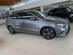 Mountaingrau Gebraucht 2023 Mercedes B200 Advanced Van / Kleinbus | 31.490 € (Fairer Preis)