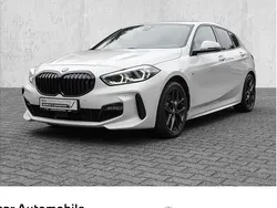 Alpinweiss iii Gebraucht 2022 BMW 120 M Sport Kleinwagen | 27.790 € (Fairer Preis)