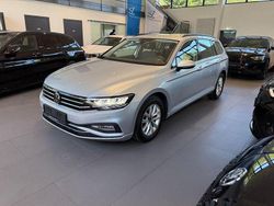 Silber Gebraucht 2023 VW Passat Business Limousine | 22.900 € (Guter Preis)