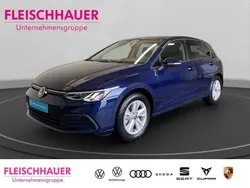 Blau Gebraucht 2023 VW Golf VIII Life Limousine | 25.780 € (Fairer Preis)