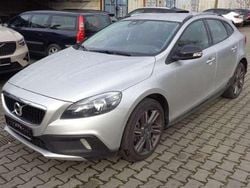 Bright silver (metallic) Gebraucht 2018 Volvo V40 CC Kombi | 13.450 € (Guter Preis)