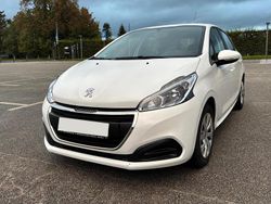 Weiß Gebraucht 2017 Peugeot 208 Access Kleinwagen | 8.000 € (Fairer Preis)