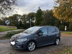 Grau Gebraucht 2023 VW Touran Highline Van / Kleinbus | 30.700 € (Fairer Preis)
