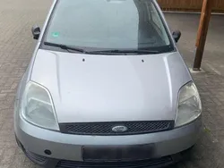 Silber Gebraucht 2004 Ford Fiesta Kleinwagen | 400 €