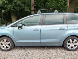Blau Gebraucht 2009 Peugeot 5008 Premium Van / Kleinbus | 3.650 € (Fairer Preis)