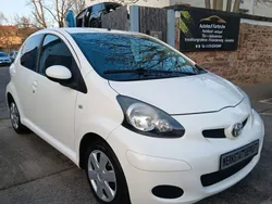 Weiß Gebraucht 2011 Toyota Aygo Edition Kleinwagen | 3.399 € (Fairer Preis)