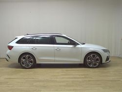 Weiss Gebraucht 2022 Skoda Octavia RS Kombi | 19.690 € (Fairer Preis)