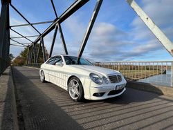 Weiß Gebraucht 2004 Mercedes E55 AMG AMG Limousine | 34.500 €