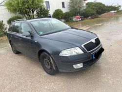 Grau Gebraucht 2007 Skoda Octavia Kombi | 750 €