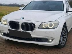Weiß Gebraucht 2010 BMW 740L Limousine | 7.999 € (Guter Preis)