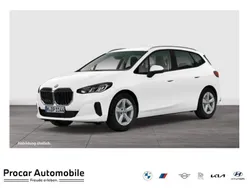 Weiß Gebraucht 2022 BMW 218 Active Tourer Sport Line Van / Kleinbus | 25.995 €
