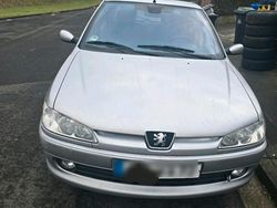Grau Gebraucht 2000 Peugeot 306 Kleinwagen | 1.000 €