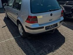Silber Gebraucht 2002 VW Golf IV Kleinwagen | 1.200 € (Guter Preis)