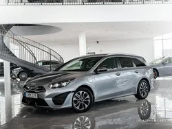 Grau Gebraucht 2022 Kia Ceed Sportswagon Kombi | 22.637 € (Teuer)