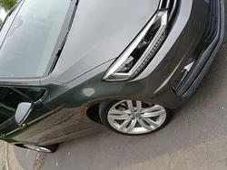 Grau Gebraucht 2016 VW Touran Highline Van / Kleinbus | 29.950 € (Teuer)