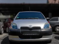 Silber Gebraucht 2002 Toyota Yaris Kleinwagen | 1.300 € (Fairer Preis)