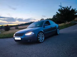 Blau Gebraucht 2002 VW Passat Comfortline Limousine | 4.499 €