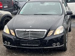 Schwarz Gebraucht 2011 Mercedes E200 Kombi | 6.700 € (Fairer Preis)