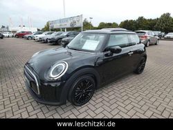 Midnight schwarz Gebraucht 2022 Mini Cooper Classic Kleinwagen | 23.990 € (Etwas zu teuer)