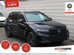 Grenadillschwarz metallic Gebraucht 2024 VW Touareg R-line SUV | 79.990 €