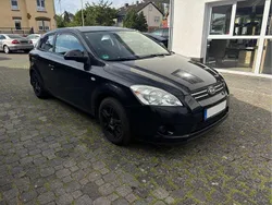 Schwarz Gebraucht 2009 Kia Ceed Spirit Limousine | 1.990 €