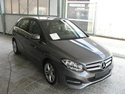 Grau Gebraucht 2018 Mercedes B180 Urban Van / Kleinbus | 16.500 € (Fairer Preis)