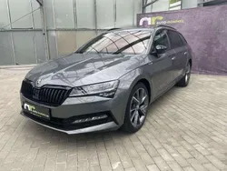 Grau Gebraucht 2024 Skoda Superb SportLine Kombi | 37.990 € (Fairer Preis)