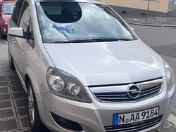 Grau Gebraucht 2008 Opel Zafira Edition Van / Kleinbus | 3.850 € (Etwas zu teuer)