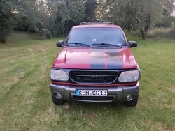 Rot Gebraucht 2001 Ford Explorer SUV | 3.800 €