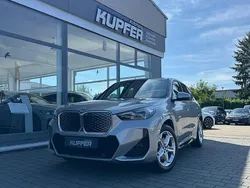 Grau Gebraucht 2023 BMW iX1 Performance SUV | 41.700 € (Fairer Preis)