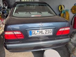 Blau Gebraucht 1999 Mercedes 240 Limousine | 2.500 € (Fairer Preis)