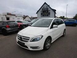 Calcitweiss unilack Gebraucht 2013 Mercedes B180 Sport Van / Kleinbus | 12.950 € (Guter Preis)