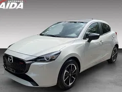 Ceramic white metallic Neu 2024 Mazda 2 Homura-Aka Limousine | 24.450 € (Fairer Preis)