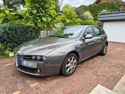 Grau Gebraucht 2007 Alfa Romeo 159 Kombi | 1.400 € (Guter Preis)